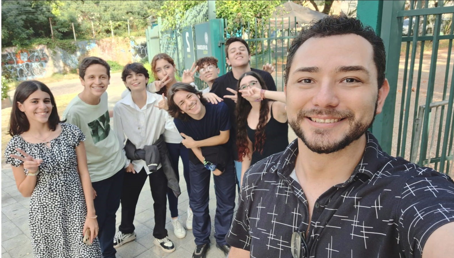 Alunos da Disciplina Eletiva Comunicao, Teatro e Literatura mostraram o que acontece ''Quando as portas se abrem''! - Colgio Estrela Sirius. So Paulo, SP