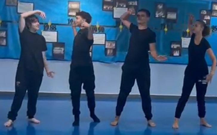 A Dana Contempornea do 9 Ano: momentos de magia e expresso de sentimentos ditos pelo corpo! - Colgio Estrela Sirius. So Paulo, SP