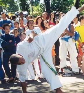 Capoeira - Colégio Estrela Sírius Capoeira - Colégio Estrela Sírius