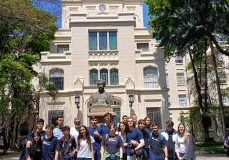 Alunos e Professores do Ensino Médio do Colégio Estrela Sírius visitam a Faculdade de Medicina da USP - Colégio Estrela Sírius Alunos e Professores do Ensino Médio do Colégio Estrela Sírius visitam a Faculdade de Medicina da USP - Colégio Estrela Sírius